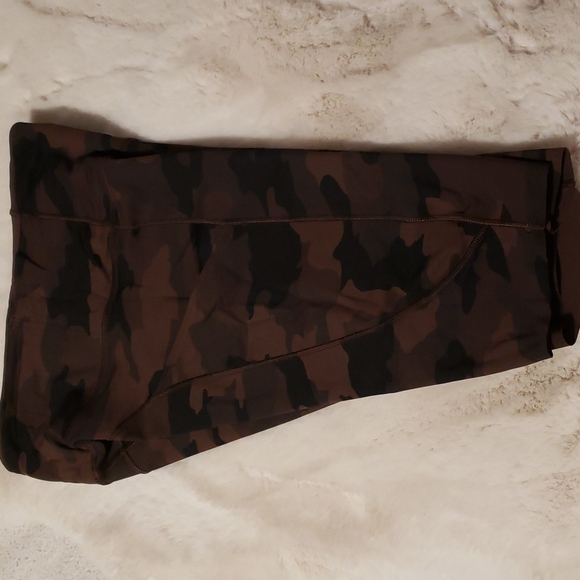 Lululemon Fast And Free High Rise Shorts -10 Inch - Picture 4 of 4